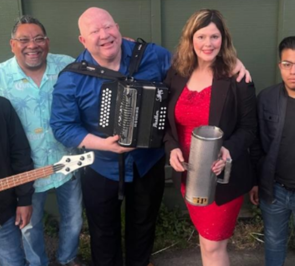 Neri Rodriguez y Los cumbiamberos - Eugene Oregón USA